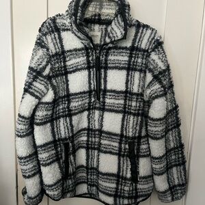 Abercrombie & Fitch Black and White Fleece Pullover